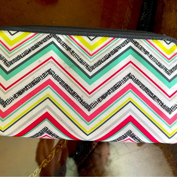 thirty-one Handbags - Thirty-One Coupon Clutch ~ Party Punch Used